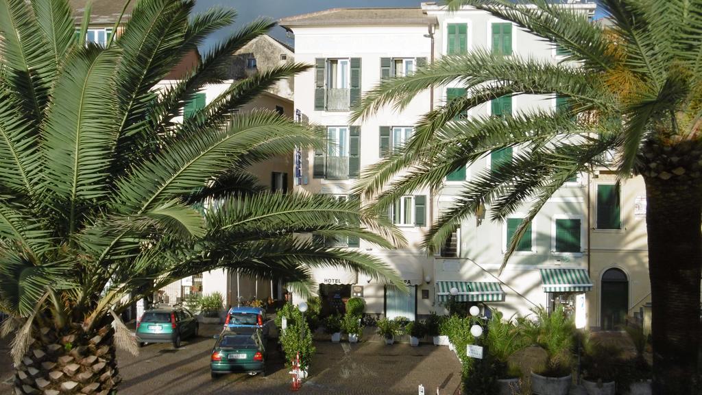 Riviera Hotel